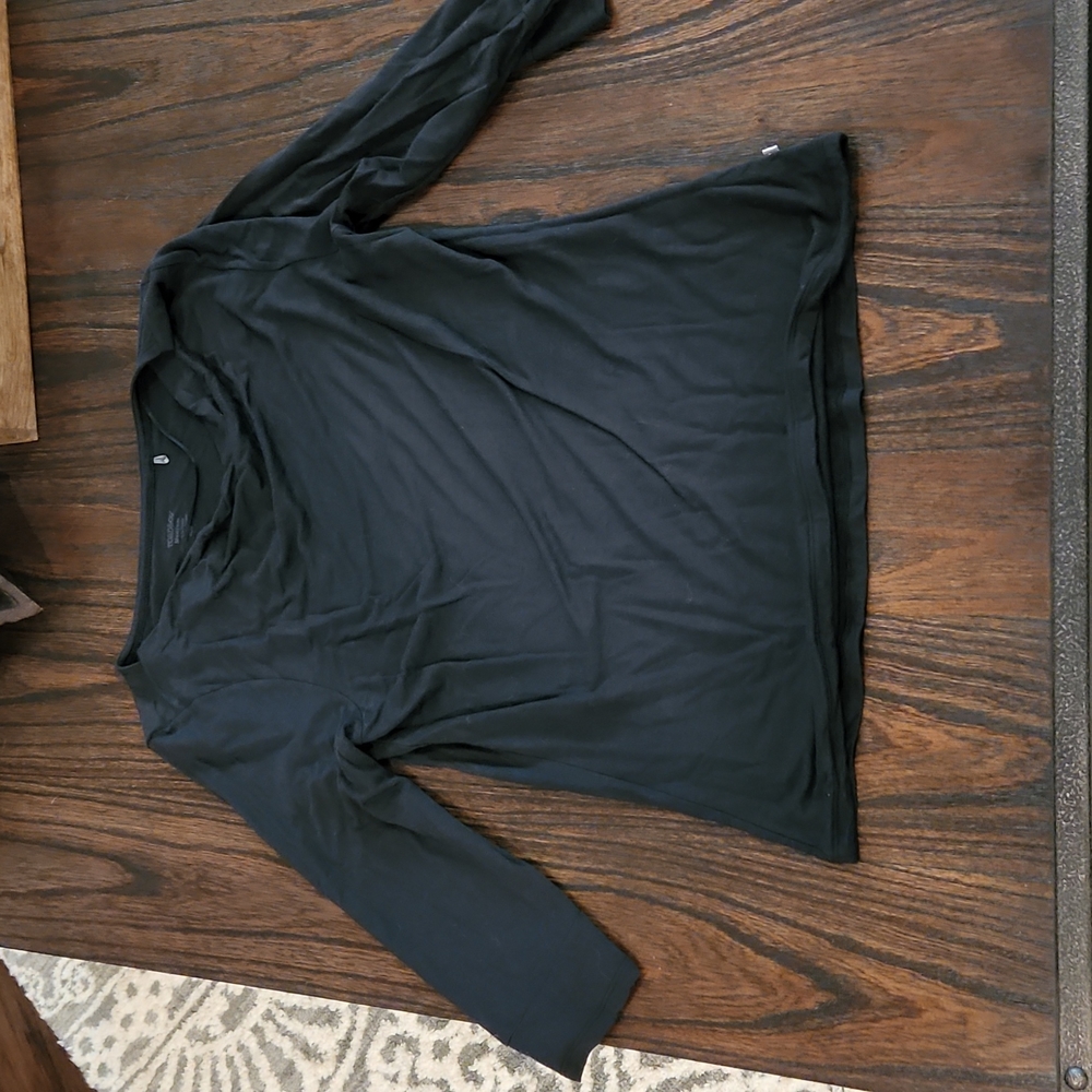 Woman's black top